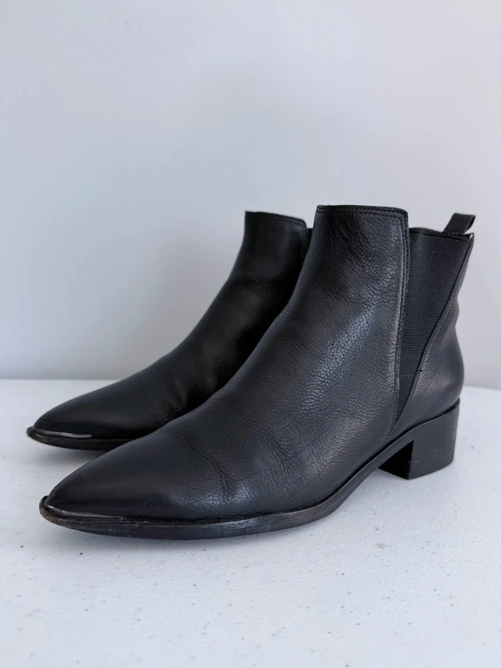 Marc Fisher LTD Yale Black Leather Chelsea Ankle Boots Pointed Toe 5 Minimalist